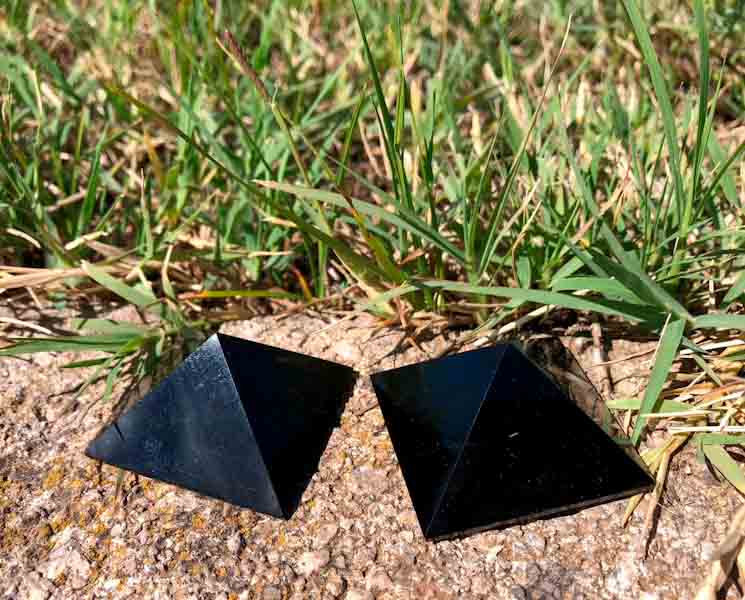 Pirámide Obsidiana 4 cm aprox